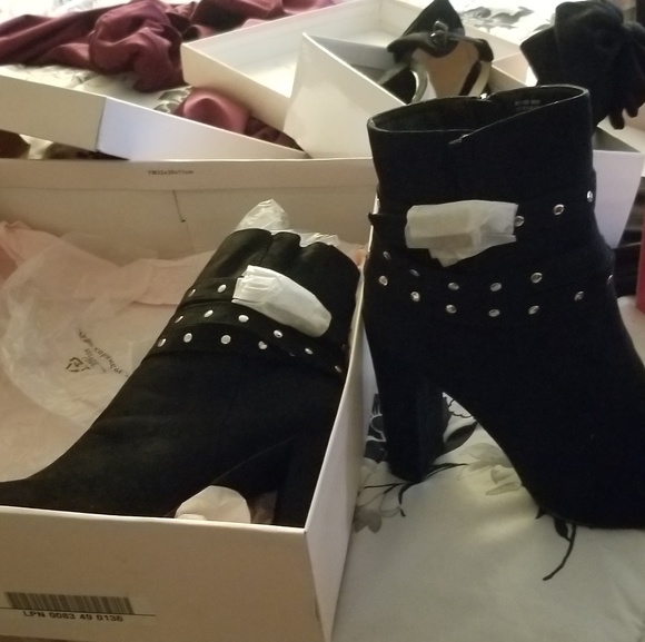 Colah Studded Booties - Picture 4 of 8